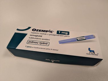 Prag, Çek Cumhuriyeti - 22 Haziran 2023: Ozempic Box. Ozempik ilacın Çek versiyonu. Çek Cumhuriyeti 'nde diyabet tedavisi. Bir paket semaglutid. Diyabet ilacı. Bazen kilo vermek için kullanılıyor.