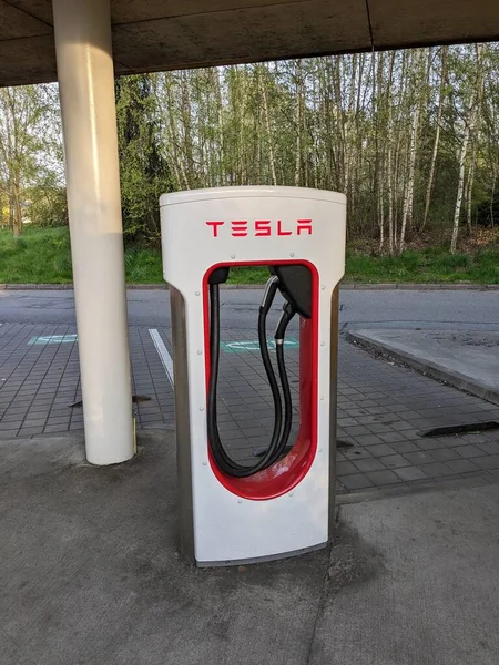 フンポレック チェコ共和国 2023年5月16日 テスラ充電ステーションは 電気自動車の所有者を収容するためにEu全域に位置しています — ストック写真