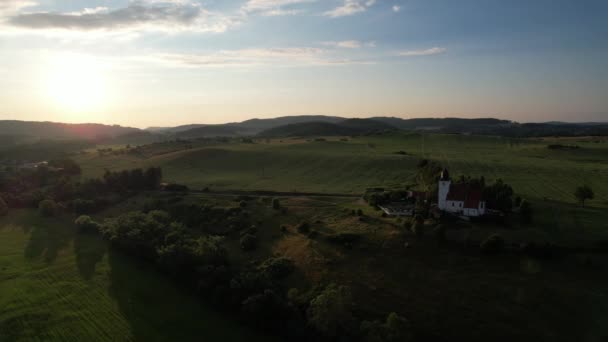 Piękny Widok Lotu Ptaka Kościół Wawrzyńca Zdoun Sumava Region Czechy — Wideo stockowe