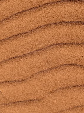 Wadi Rum Çölü, Ürdün. Kızıl çöl ve Jabal Al Qattar dağı. Çekimlerin yapıldığı ünlü filmler, güzel manzara manzarası.