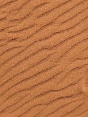 Wadi Rum Çölü, Ürdün. Kızıl çöl ve Jabal Al Qattar dağı. Çekimlerin yapıldığı ünlü filmler, güzel manzara manzarası.