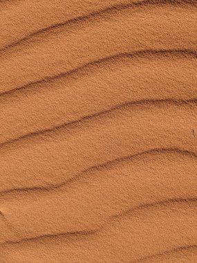 Wadi Rum Çölü, Ürdün. Kızıl çöl ve Jabal Al Qattar dağı. Çekimlerin yapıldığı ünlü filmler, güzel manzara manzarası.