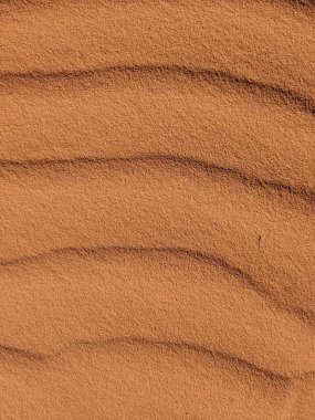 Wadi Rum Çölü, Ürdün. Kızıl çöl ve Jabal Al Qattar dağı. Çekimlerin yapıldığı ünlü filmler, güzel manzara manzarası.