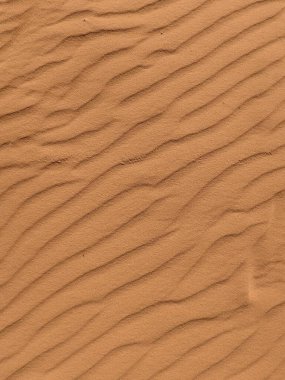 Wadi Rum Çölü, Ürdün. Kızıl çöl ve Jabal Al Qattar dağı. Çekimlerin yapıldığı ünlü filmler, güzel manzara manzarası.