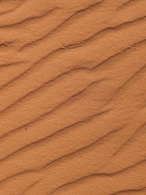 Wadi Rum Çölü, Ürdün. Kızıl çöl ve Jabal Al Qattar dağı. Çekimlerin yapıldığı ünlü filmler, güzel manzara manzarası.