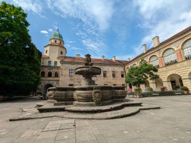 Castolovice şatosu ve güzel bahçeli kale parkı, Bohemya, Çek Cumhuriyeti, Avrupa