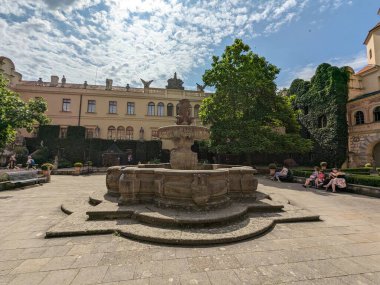 Castolovice şatosu ve güzel bahçeli kale parkı, Bohemya, Çek Cumhuriyeti, Avrupa