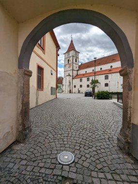 Horazdovice, Çek Cumhuriyeti-24 Temmuz 2023: Horazdovice şehir merkezi, belediye binası, panorama manzarası ve tarihi evler, Sumava bölgesi, Çek Cumhuriyeti manzara manzarası, eski kasaba meydanı 