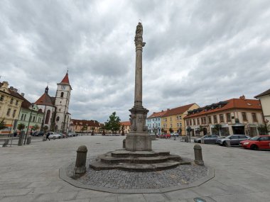 Horazdovice, Çek Cumhuriyeti-24 Temmuz 2023: Horazdovice şehir merkezi, belediye binası, panorama manzarası ve tarihi evler, Sumava bölgesi, Çek Cumhuriyeti manzara manzarası, eski kasaba meydanı 