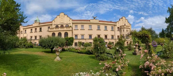 卡斯特洛维茨城堡和城堡公园 有美丽的花园 波希米亚 捷克共和国 — 图库照片