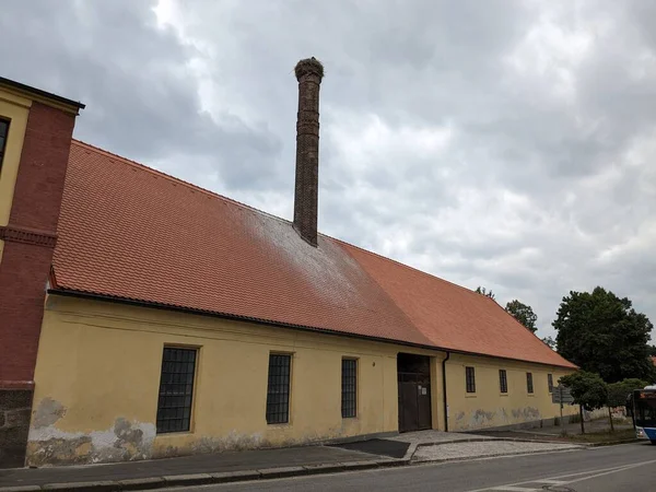 Horazdovice Tjeckien Centrum Bryggeri Med Storkbo Skorsten — Stockfoto