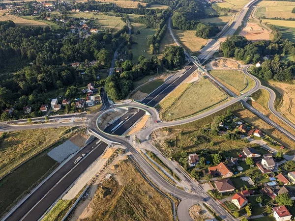 新しい高速道路の建設 橋や近代的なインフラストラクチャとの高速道路建設 チェコ共和国 ヨーロッパのハイウェイチェンケブッジビューシビルエンジニアリング — ストック写真