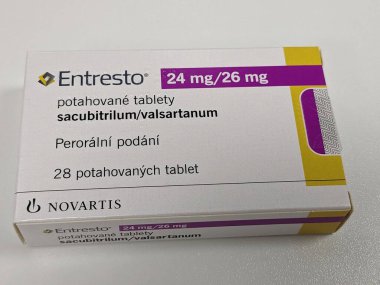 Prag, Çek Cumhuriyeti-12 Ocak 2025: NOVARTIS tarafından Sacubitril / Valsartan ile ENTRESTO kutusu, kalp yetmezliğinin tedavisinde kullanıldı.