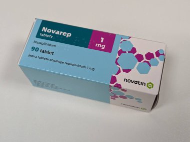 Prag, Çek Cumhuriyeti - 22 Haziran 2023: Avrupa, Avrupa Birliği eczacılık konsepti, Ilık bakım Çek Cumhuriyeti, Avrupa, Avrupa Birliği eczacılık konsepti olarak kullanılan aktif ilaç maddesi kutusu