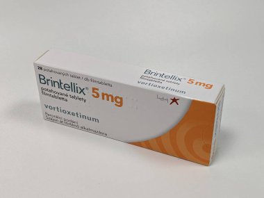 Prag, Çek Cumhuriyeti 23 Mayıs 2023: Büyük depresif hastalıkların tedavisinde kullanılan bir ilaç olan BrIntellix markası altında satılan bir Vortioxetine paketi. Eczane