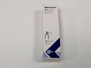 Prag, Çek Cumhuriyeti - 22 Haziran 2023: Avrupa, Avrupa Birliği eczacılık konsepti, Ilık bakım Çek Cumhuriyeti, Avrupa, Avrupa Birliği eczacılık konsepti olarak kullanılan aktif ilaç maddesi kutusu