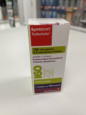 Prag, Çek Cumhuriyeti-22 Haziran 2023: Bir kutu Symbicort Turbuhaler 200-Astra Zeneca, aktif ilaç maddesi Budesonide Formoterol, astım tedavisi için kullanılan astım ilacı, sıhhi bakım Çek Cumhuriyeti, Avrupa, Avrupa Birliği eczacılık konsepti