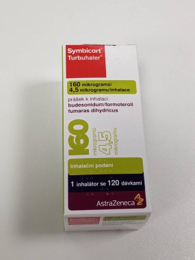 Prag, Çek Cumhuriyeti-22 Haziran 2023: Bir kutu Symbicort Turbuhaler 200-Astra Zeneca, aktif ilaç maddesi Budesonide Formoterol, astım tedavisi için kullanılan astım ilacı, sıhhi bakım Çek Cumhuriyeti, Avrupa, Avrupa Birliği eczacılık konsepti