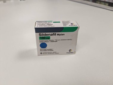 Farklı üreticilerden Sildenafil jenerik ilaçlar. Orijinali Pfizer tarafından Viagra adıyla üretilmiş. Çoğunlukla ereksiyon bozukluğu ilacı olarak kullanılıyor.