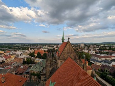 Kolin şehir meydanında çeşme ve sütun, tarihi şehir merkezi ve katedral, eski kasaba meydanı, Çek Cumhuriyeti, Avrupa