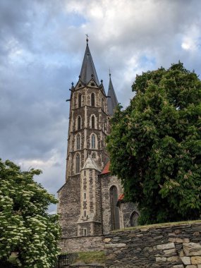 Kolin, Çek Cumhuriyeti-16 Temmuz 2023: Çan kuleleri, panorama manzaralı Kolin kenti tarihi şehir merkezi ve Katedral