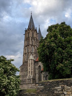 Kolin, Çek Cumhuriyeti-16 Temmuz 2023: Çan kuleleri, panorama manzaralı Kolin kenti tarihi şehir merkezi ve Katedral