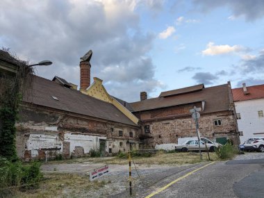Kolin şehir meydanında çeşme ve sütun, tarihi şehir merkezi ve katedral, eski kasaba meydanı, Çek Cumhuriyeti, Avrupa