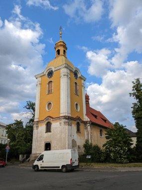 Kolin şehir meydanında çeşme ve sütun, tarihi şehir merkezi ve katedral, eski kasaba meydanı, Çek Cumhuriyeti, Avrupa