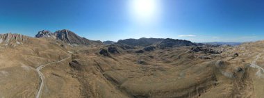 Karadağ 'ın Durmitor Dağı' ndaki dağ manzarası güzel Durmitor Ulusal Parkı manzaralı, hava manzaralı Balkan ve Balkan ülkeleri
