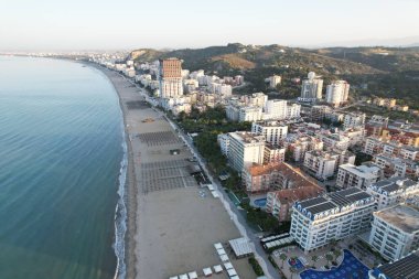 Durres Arnavutluk 'un batısında Adriyatik Denizi kıyısında bir liman kentidir, sahil kenti, hava manzarası, şehir manzarası, Arnavutluk ve Avrupa