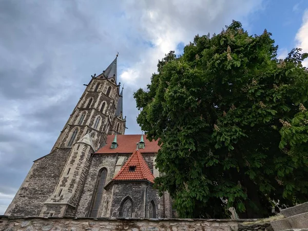 2023年7月16日 捷克共和国科林市 科林市历史市中心和大教堂 钟楼耸立 全景尽收眼底 — 图库照片