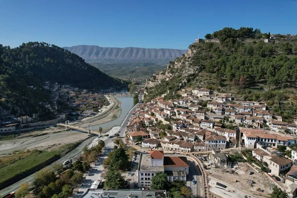 Berat Albânia Uma Cidade Rio Osum Vista Panorâmica Paisagem Cidade — Fotografia de Stock