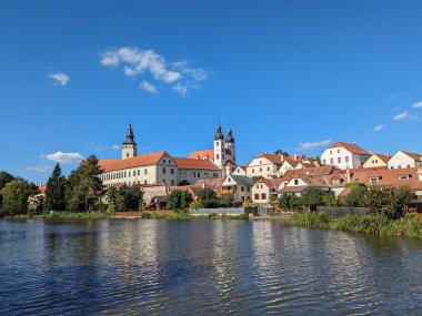 Telc, Çek Cumhuriyeti-Eylül 12023: Güney Çek Cumhuriyeti 'nde Telc kasabası. Eskiden Gotik bir şato, eski kasaba meydanı ve UNESCO manzaralı sütunlarıyla bilinen İtalyan Rönesans mimarisi şatosu.