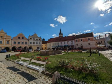 Telc, Çek Cumhuriyeti-Eylül 12023: Güney Çek Cumhuriyeti 'nde Telc kasabası. Eskiden Gotik bir şato, eski kasaba meydanı ve UNESCO manzaralı sütunlarıyla bilinen İtalyan Rönesans mimarisi şatosu.