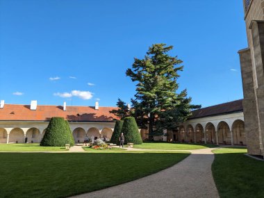 Telc, Çek Cumhuriyeti-Eylül 12023: Güney Çek Cumhuriyeti 'nde Telc kasabası. Eskiden Gotik bir şato, eski kasaba meydanı ve UNESCO manzaralı sütunlarıyla bilinen İtalyan Rönesans mimarisi şatosu.