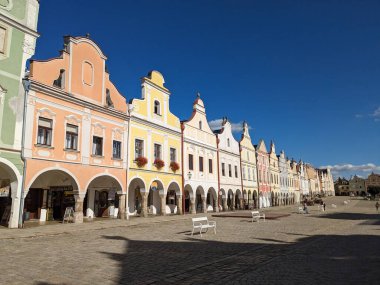 Telc, Çek Cumhuriyeti-Eylül 12023: Güney Çek Cumhuriyeti 'nde Telc kasabası. Eskiden Gotik bir şato, eski kasaba meydanı ve UNESCO manzaralı sütunlarıyla bilinen İtalyan Rönesans mimarisi şatosu.