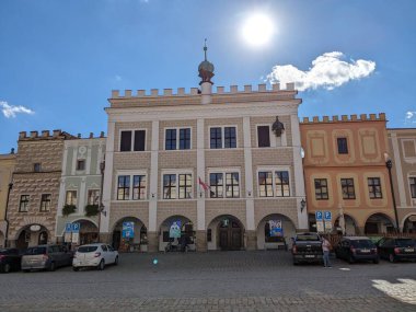 Güney Çek Cumhuriyeti 'ndeki Telc kasabası. İtalyan Rönesans mimarisi şatosuyla tanınan eski bir Gotik şato, eski kasaba meydanı ve UNESCO manzaralı sütunlar