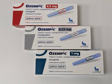 Prag, Çek Cumhuriyeti - 22 Haziran 2023: Ozempic Box. Ozempik ilacın Çek versiyonu. Çek Cumhuriyeti 'nde diyabet tedavisi. Bir paket semaglutid. Diyabet ilacı. Bazen kilo vermek için kullanılıyor.