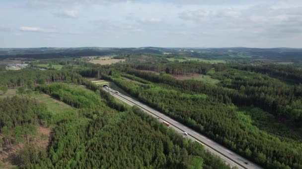 Vista Panorâmica Aérea Ecoduto Travessia Vida Selvagem Ponte Coberta Vegetação — Vídeo de Stock