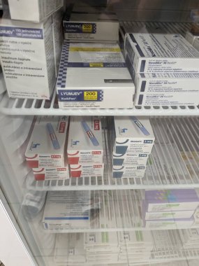 Prag, Çek Cumhuriyeti - 22 Haziran 2023: Ozempic Box. Ozempik ilacın Çek versiyonu. Çek Cumhuriyeti 'nde diyabet tedavisi. Bir paket semaglutid. Diyabet ilacı. Bazen kilo vermek için kullanılıyor.