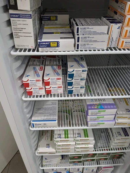 Prag, Çek Cumhuriyeti - 22 Haziran 2023: Ozempic Box. Ozempik ilacın Çek versiyonu. Çek Cumhuriyeti 'nde diyabet tedavisi. Bir paket semaglutid. Diyabet ilacı. Bazen kilo vermek için kullanılıyor.