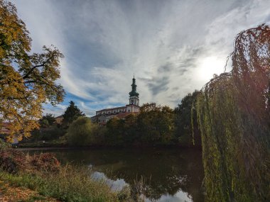 Kare, sütun ve katedrali, Polna kalesi ve kiliseleri, panorama manzara manzarası, Çek Cumhuriyeti, Avrupa