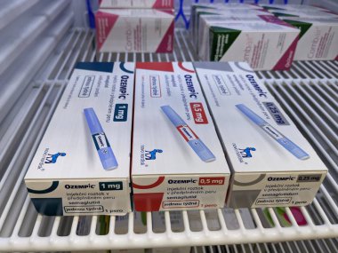 Prag, Çek Cumhuriyeti - 22 Haziran 2023: Ozempic Box. Ozempik ilacın Çek versiyonu. Çek Cumhuriyeti 'nde diyabet tedavisi. Bir paket semaglutid. Diyabet ilacı. Bazen ATD müdahale önleyici aygıtla kilo kaybı için kullanılıyor.