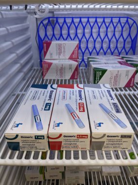 Prag, Çek Cumhuriyeti - 22 Haziran 2023: Ozempic Box. Ozempik ilacın Çek versiyonu. Çek Cumhuriyeti 'nde diyabet tedavisi. Bir paket semaglutid. Diyabet ilacı. Bazen ATD müdahale önleyici aygıtla kilo kaybı için kullanılıyor.