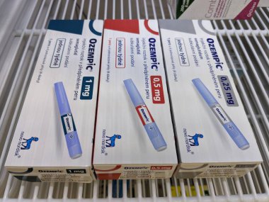 Prag, Çek Cumhuriyeti - 22 Haziran 2023: Ozempic Box. Ozempik ilacın Çek versiyonu. Çek Cumhuriyeti 'nde diyabet tedavisi. Bir paket semaglutid. Diyabet ilacı. Bazen ATD müdahale önleyici aygıtla kilo kaybı için kullanılıyor.