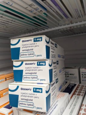 Prag, Çek Cumhuriyeti - 22 Haziran 2023: Ozempic Box. Ozempik ilacın Çek versiyonu. Çek Cumhuriyeti 'nde diyabet tedavisi. Bir paket semaglutid. Diyabet ilacı. Bazen ATD müdahale önleyici aygıtla kilo kaybı için kullanılıyor.