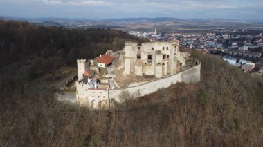 Boskovice, Çek Cumhuriyeti-14 Eylül 2023: Orta Avrupa 'nın Moravya Bohemya bölgeleri için Ortaçağ Gotik Boskovice kasabası ve Boskovice Kalesi' nin hava manzarası