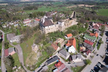 Lipnice nad Sazavou. Gotik tarzı ortaçağ kalesi, Çek Cumhuriyeti, Avrupa, hava manzarası