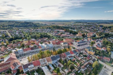 Kare, sütun ve katedral ve Polna kalesi, hava manzarası, Çek Cumhuriyeti, Avrupa