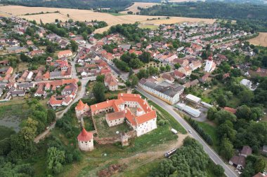 Cervena Recice, Çek Cumhuriyeti - 28 Temmuz 2023: Cervena Recice şatosu panorama manzarası, Czech şehir manzarası, vysocina Bölgesi, Çek Cumhuriyeti, Avrupa